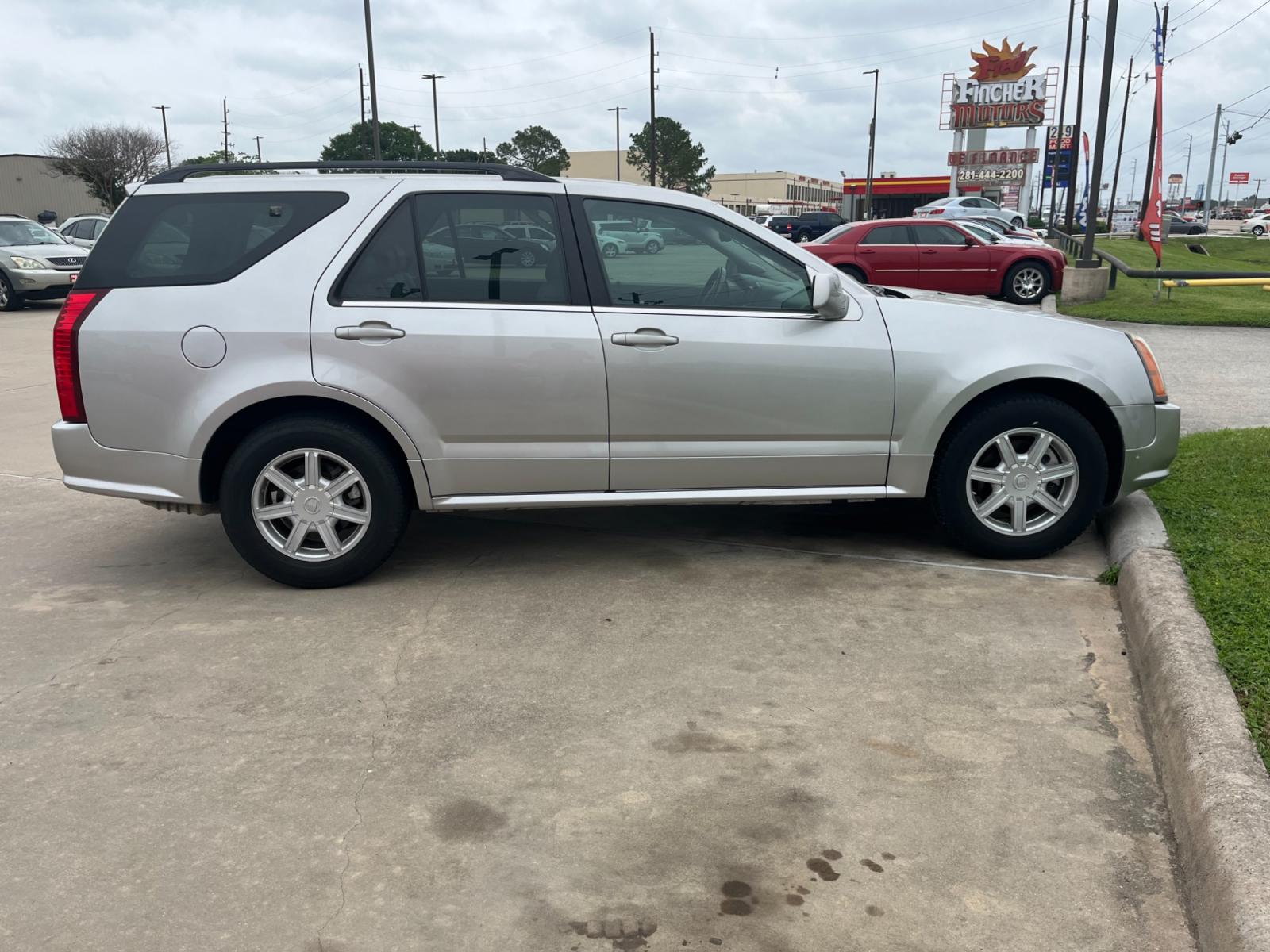 2004 SILVER /gray Cadillac SRX V6 (1GYDE637040) with an 3.6L V6 DOHC 24V engine, 5-Speed Automatic Overdrive transmission, located at 14700 Tomball Parkway 249, Houston, TX, 77086, (281) 444-2200, 29.928619, -95.504074 - Photo #7